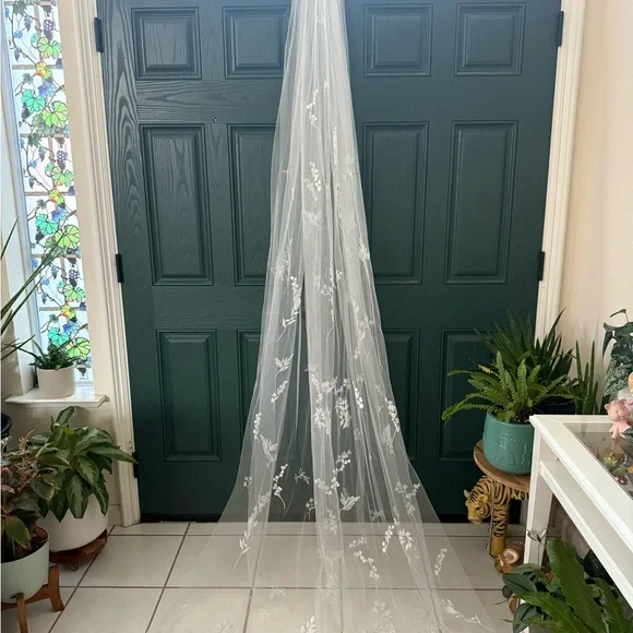 BHLDN Theia Jasper Embroidered Cathedral Veil - Picture 1 of 9